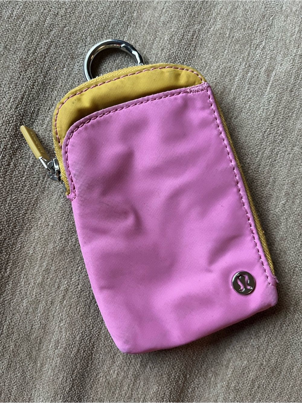 Lululemon clippable card pouch